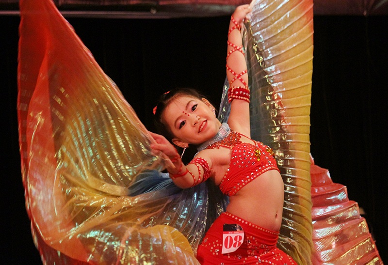 Nguyễn Ngọc Nhi ảo diệu với áo cánh tiên