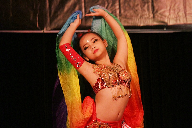 Đỗ Mai Chi thuần thục như vũ công chuyên nghiệp.