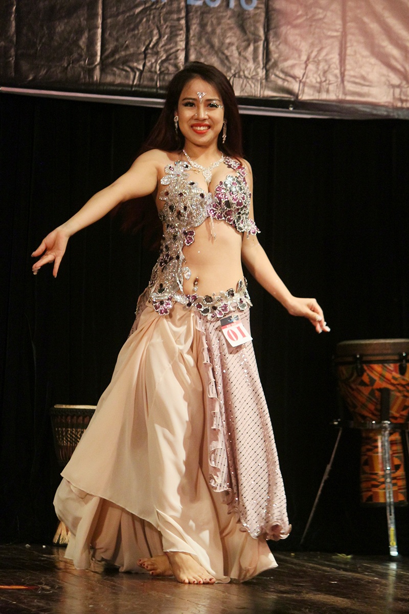 Luôn nở trên mội nụ cười khi trình diễn