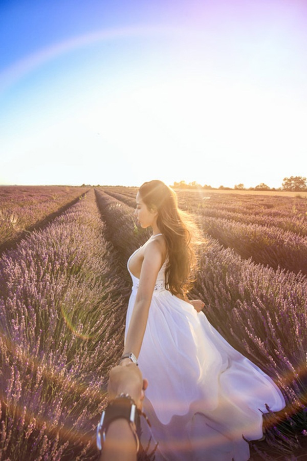 Bộ ảnh "Nắm tay em đi khắp châu Âu" của cặp đôi Việt gây sốt - 10 Thảo nguyên Valensole, miền nam nước Pháp