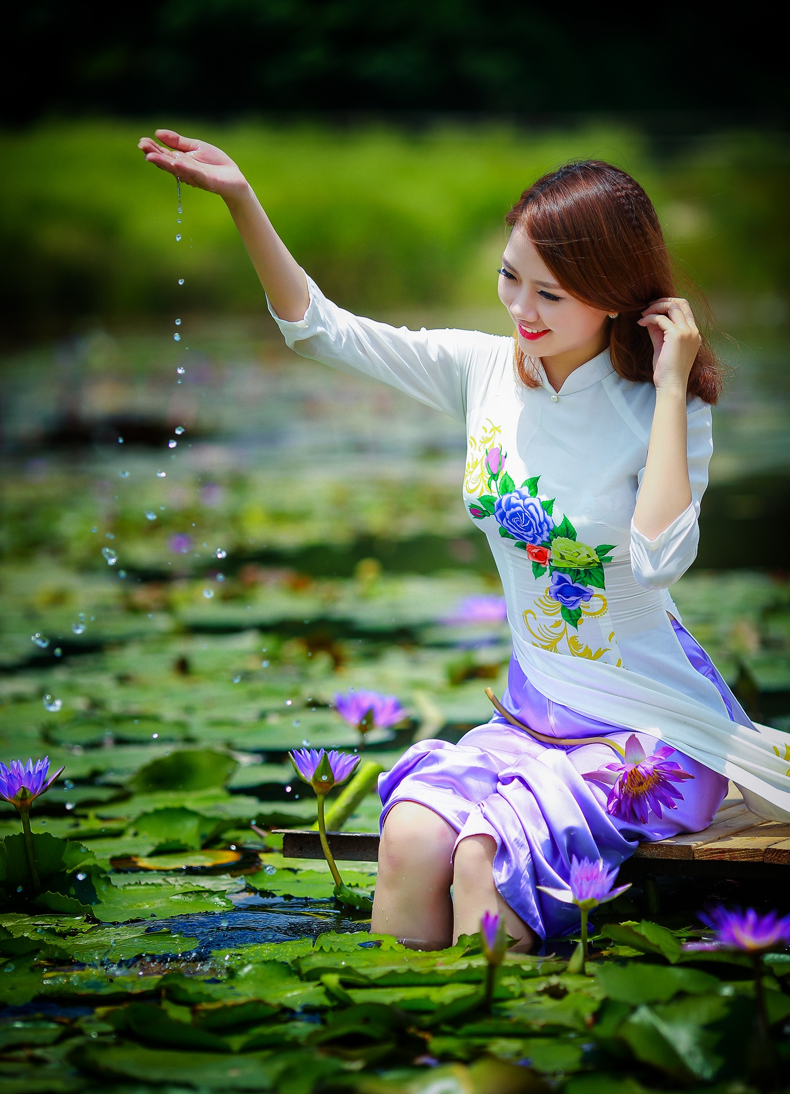 
Bên cạnh hoạt động chính, các thí sinh sẽ được tham gia trải nghiệm với các hoạt động bên lề như hoạt động chụp ảnh cô dâu tương lai, chụp ảnh Tôi yêu Tổ quốc tôi, các thí sinh sẽ mặc áo dài cờ Tổ quốc chụp ảnh tại Hồ Hoàn Kiếm và các địa điểm gắn với văn hoá lịch sử dân tộc.
