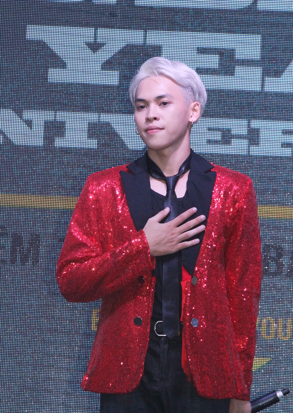 Thành viên YG Lover bắt chước G.D