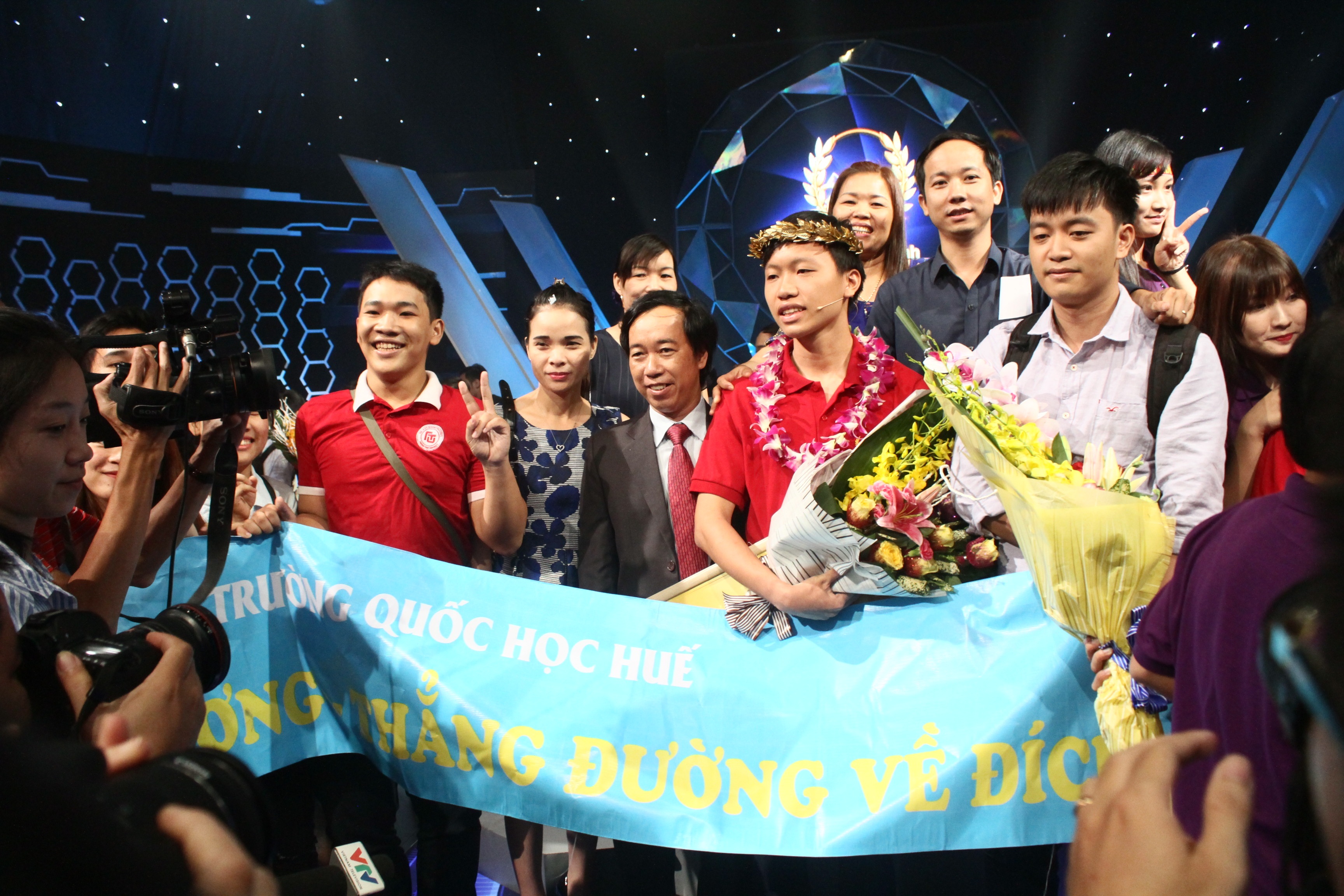 Thanh Chương trong vòng tay thầy cô, bạn bè