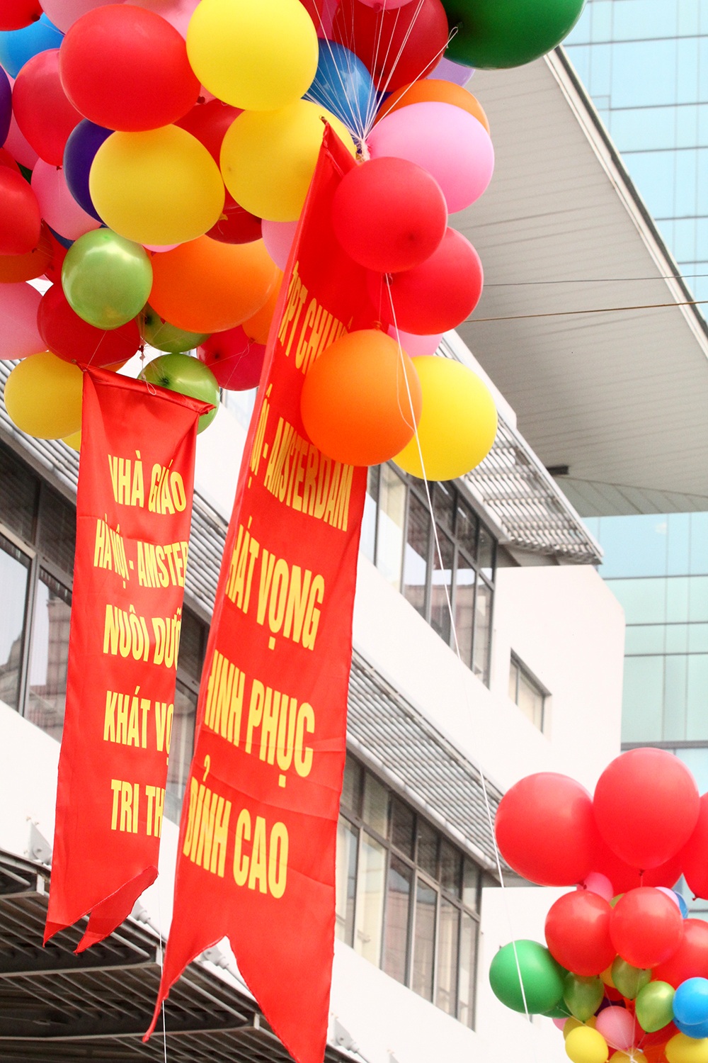 Những chùm bóng bay gửi gắm ước mơ tri thức