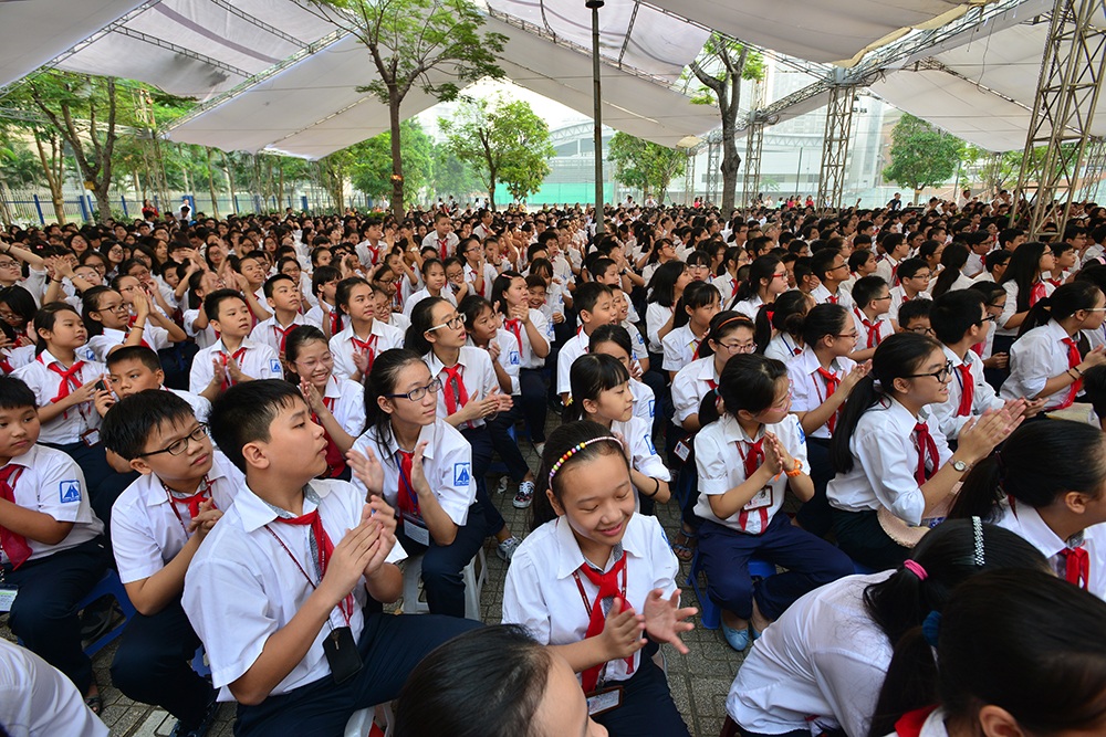 Toàn thể học sinh trường Hà Nội - Amsterdam từ cấp 2 tới cấp 3 có mặt trong buổi lễ khai giảng năm học mới