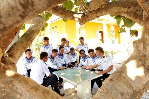 Thanh niên, sinh viên Việt ở nước ngoài có cơ hội ra thăm Trường Sa - 1 Ảnh Trường Sa trong tim - tác giả Xuân Tùng.