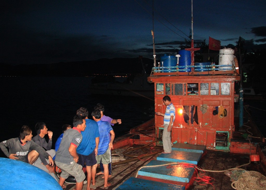 Ngư dân hành nghề khai thác trên biển luôn gặp rủi ro, bất chắc, thậm chí mất mạng mà không tìm thấy thi thể