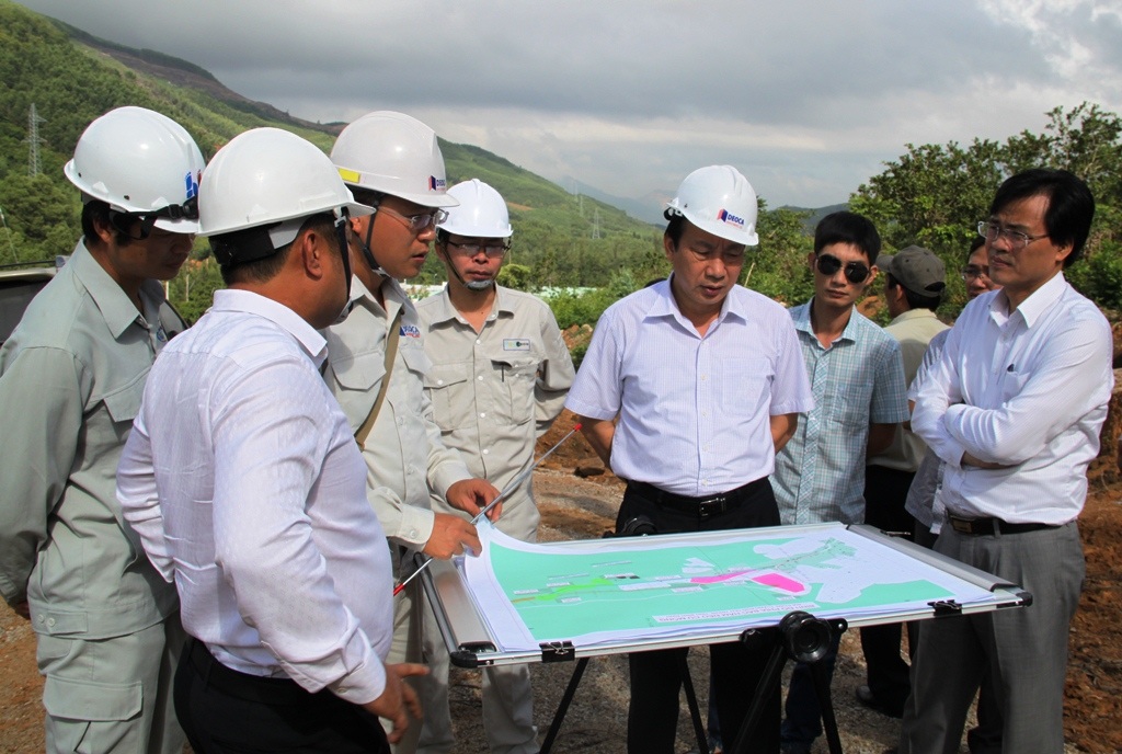 Thứ trưởng Bộ GTVT Nguyễn Hồng Trường kiểm tra dự án hầm đèo Cù Mông