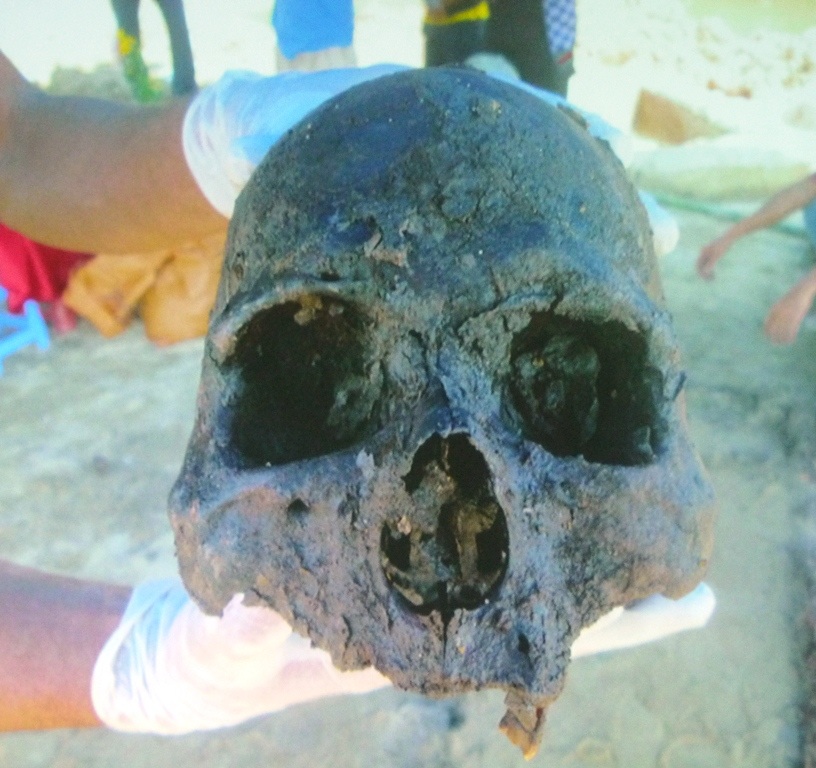 Dựa vào khoảng cách hốc mắt, các nhà nghiên cứu xác định là người Việt