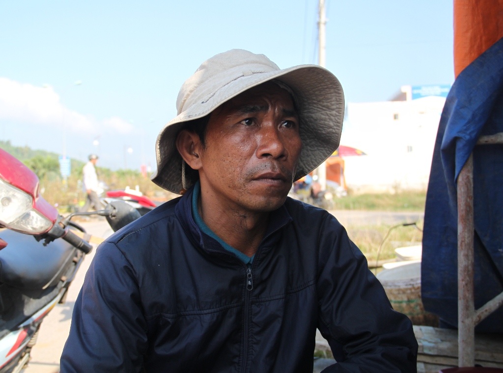 Anh Như đầu tư 150 triệu tiền vốn mua 350 chậu mai nhưng hơn nửa số mai anh mua đã nở hết