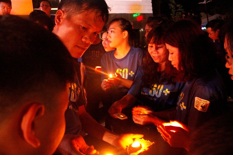 Giới trẻ Bình Định hưởng ứng Giờ trái đất 2016 với chủ đề: Hành động nhỏ, ý nghĩa lớn (ảnh Doãn Công)