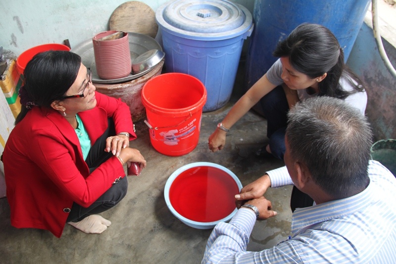 Nhìn tận mắt thứ phẩm đỏ ngư dân dùng nhuộm ruốc - 5