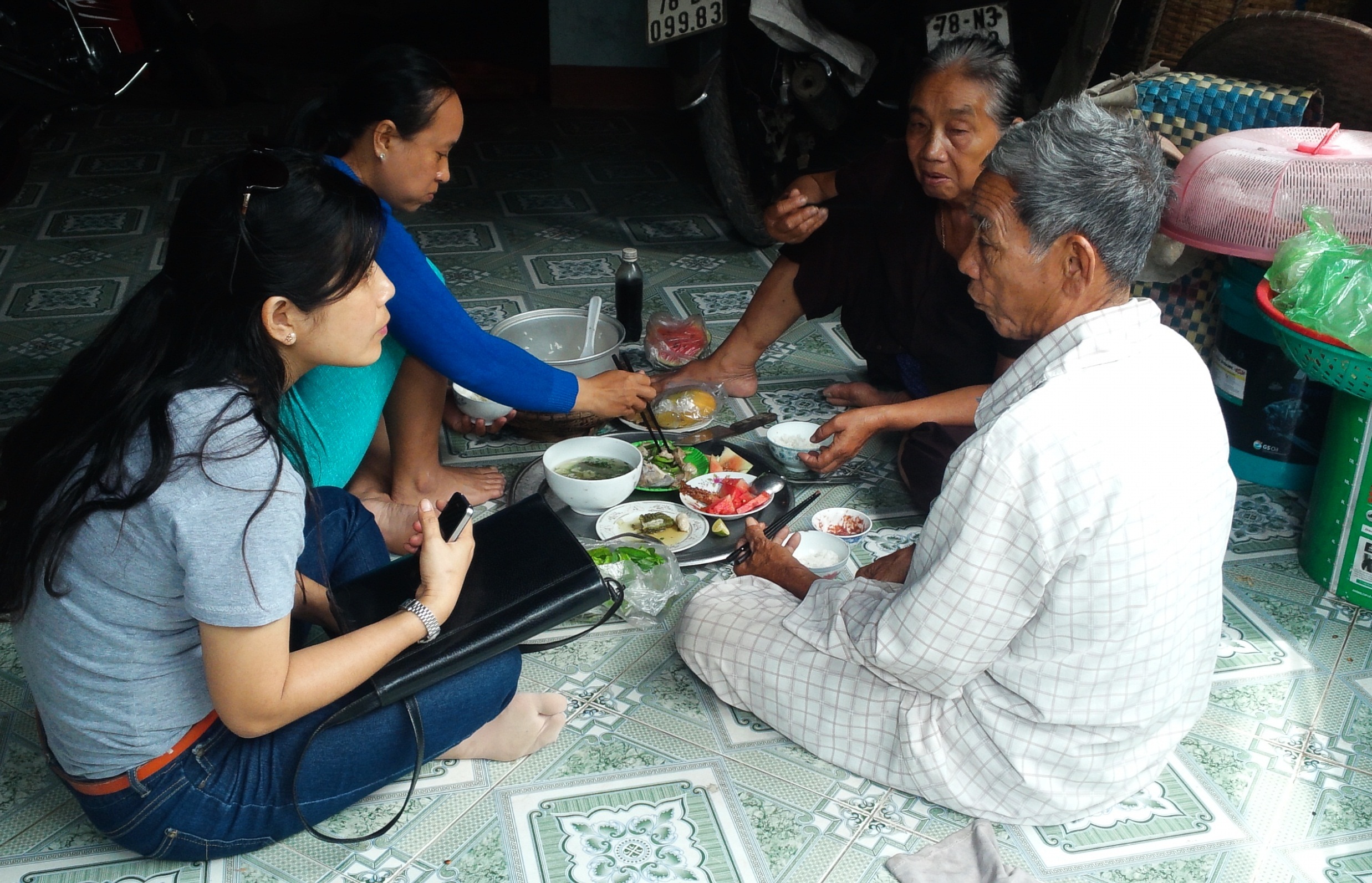 Ruốc nhuộm phẩm màu chỉ để bán cho người vùng cao? - 4 Người dân Gành Đỏ (khu phố An Thạnh, phường Xuân Đài, thị xã Sông Cầu, Phú Yên) đang hoang mang vì loại phẩm màu này