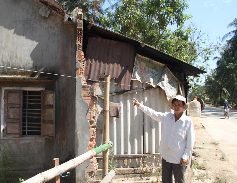 Ông Trần Thành không đồng ý với việc làm của lãnh đạo UBND xã Hoài Hảo (huyện Hoài Nhơn, Bình Định) về cách vận động người dân hiến đất làm đường nông thôn mới