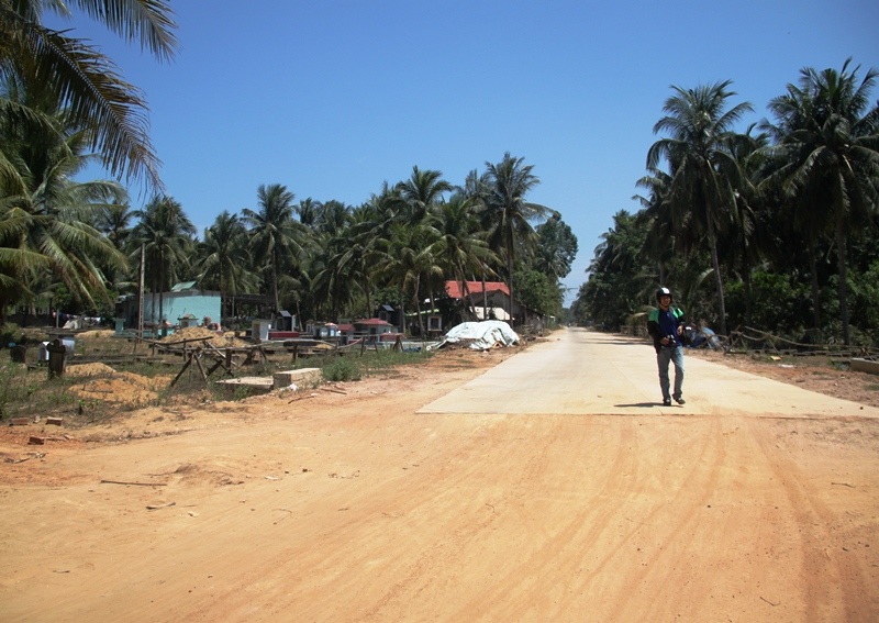 Người dân đặt câu hỏi tại sao lại mở đường nông thôn mới chạy thẳng vào cụm công nghiệp Tam Quan