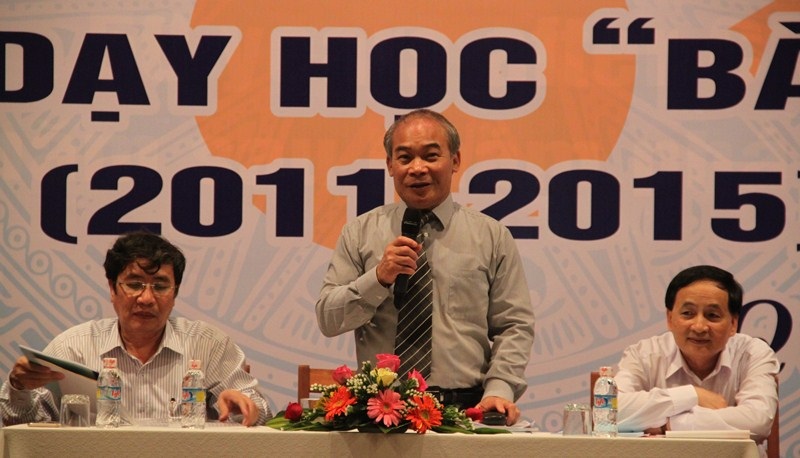 Thứ trưởng Bộ GD-ĐT Nguyễn Vinh Hiển chủ trì hôi nghị 