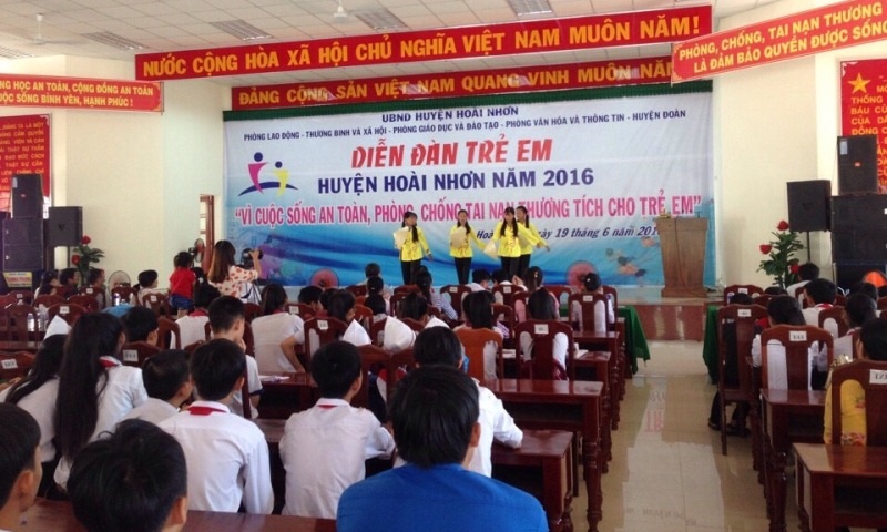 Bình Định: Trang bị kỹ năng sống an toàn cho học sinh THCS - 1 Gần 140 học sinh THCS tham gia diễn đàn trẻ em năm 2016 với chủ đề “Vì cuộc sống an toàn, phòng chống tai nạn, thương tích cho trẻ em”.