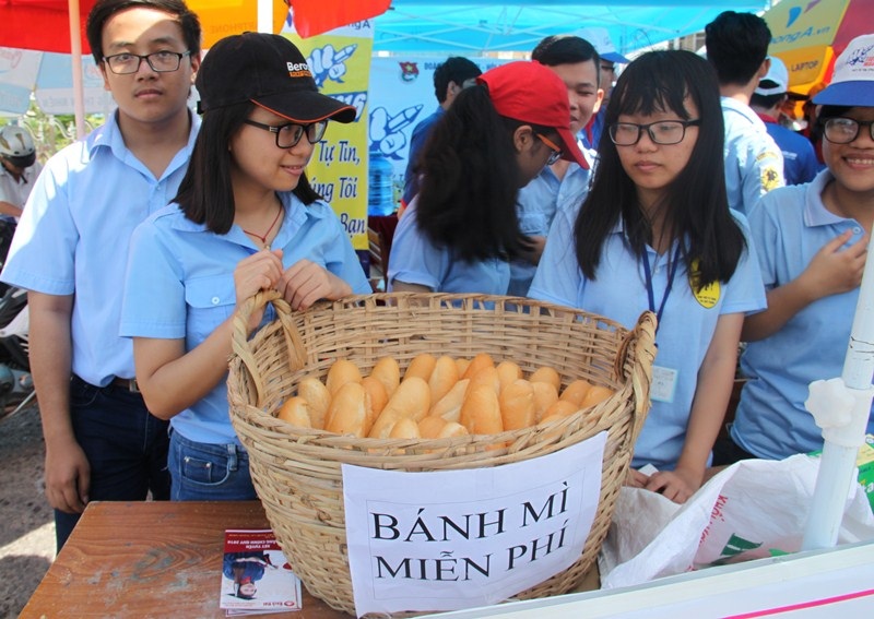 Bánh mì chay và sữa