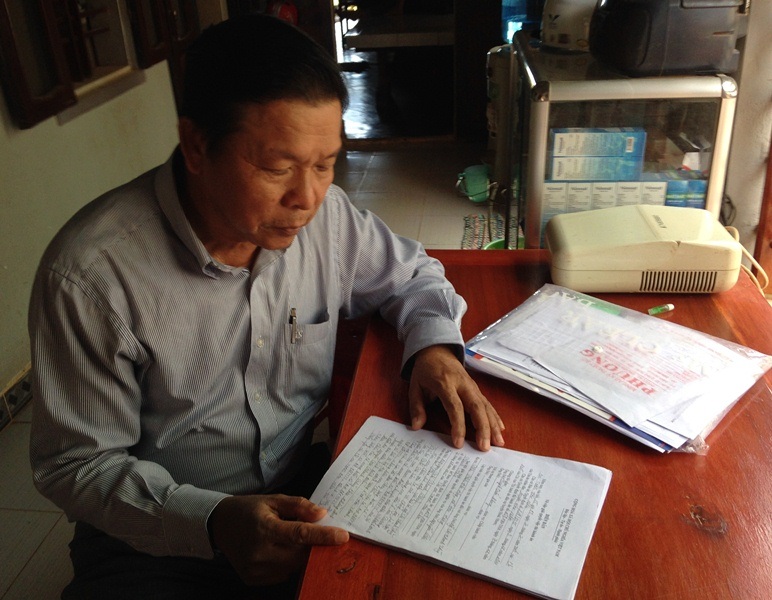 Ông Nguyễn Thanh Hùng bức xúc không biết khi nào TAND huyện Hoài Nhơn mới hủy được 2 hợp động trong khi gia đình tự thuê người tìm kiếm tàu cá về để yêu cầu cơ quan chức năng thi hành án