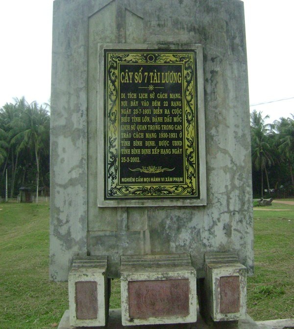 Bia di tích cách mạng cây số 7 Tài Lương