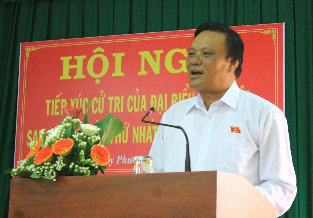 
Ông Lê Kim Toàn, Phó Bí thư Tỉnh ủy Bình Định, Trưởng đoàn đại biểu Quốc hội tỉnh Bình Định trần tình trước cử tri về bằng tiến sĩ gây bão dư luận thời gian qua.
