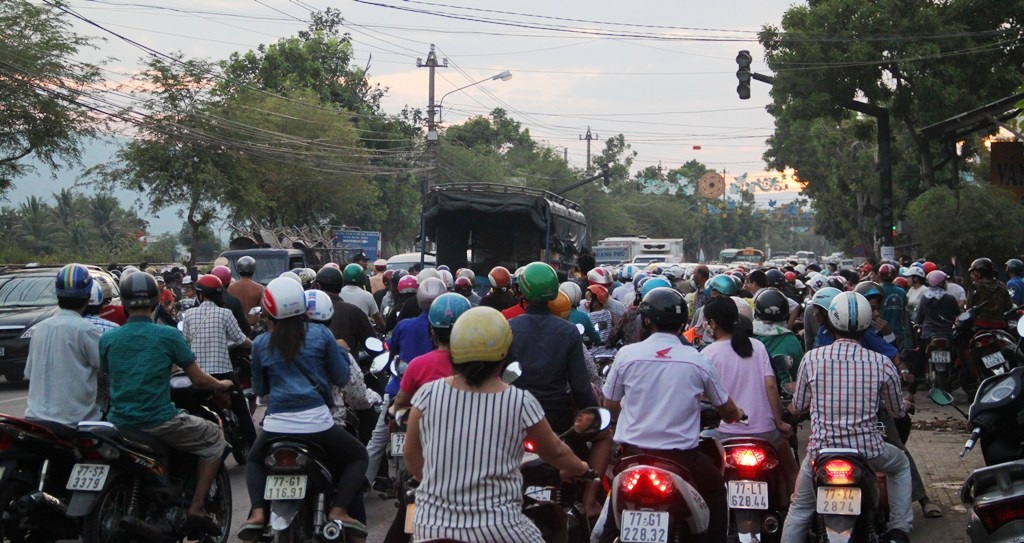 Vụ tai nạn xảy ra vào giờ cao điểm khiến giao thông bị ách tắc cục bộ