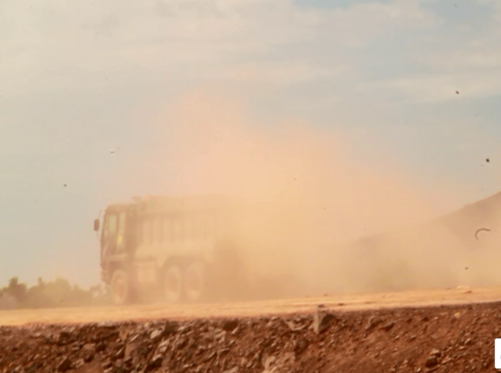 
Bụi tra tấn người dân các xã Phước Thuận (huyện Tuy Phước) và phường Nhơn Bình (TP Quy Nhơn, Bình Định).
