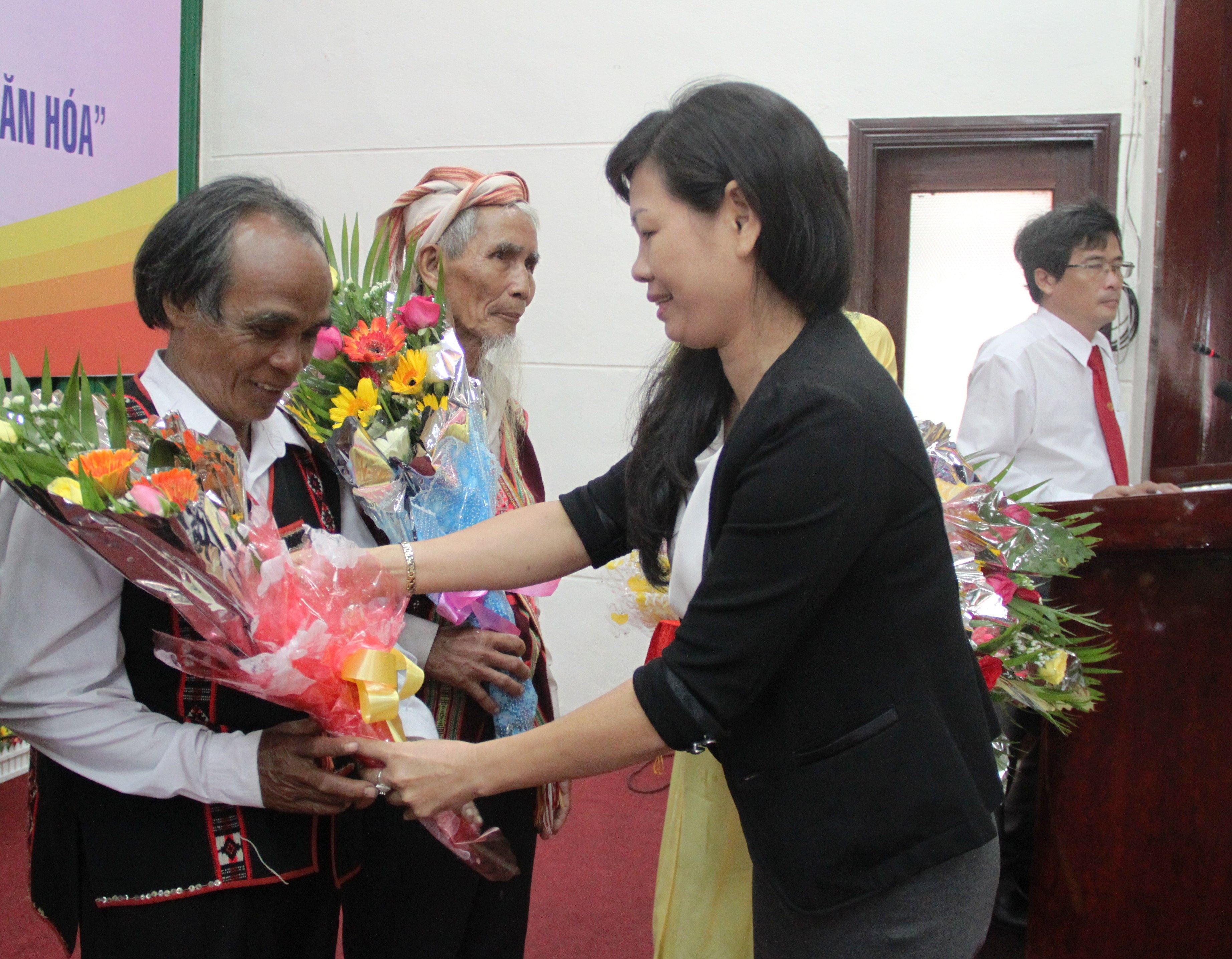 Đời sống văn hóa của cộng đồng người Hre ở Bình Định ngày càng được nâng cao, xóa bớt những hủ tục lạc hậu