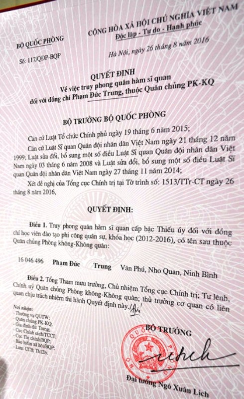 Công nhận tốt nghiệp, truy phong quân hàm Thiếu úy cho phi công hy sinh - 2 Quyết định của Bộ trưởng Bộ Quốc phòng truy phong quân hàm sĩ quan cấp bậc Thiếu úy đối với học viên đào tạo phi công quân sự Phạm Đức Trung.