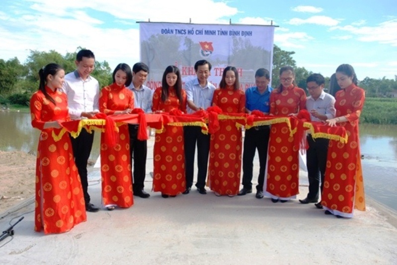 Khánh thành cầu nông thôn do Tỉnh đoàn Bình Định triển khai - 1 Khánh thành công trình thanh niên cầu Hòa Phong dài 72m do Tỉnh đoàn Bình Định triển khai