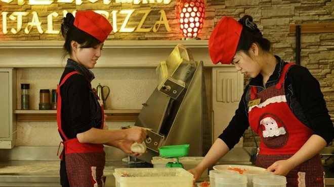 Cuộc sống xa hoa của giới trẻ thượng lưu Triều Tiên - 3 Hình ảnh bên trong một nhà hàng tại Triều Tiên (Ảnh: WP)