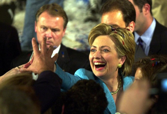 Cuộc đời và sự nghiệp của Hillary Clinton - 10 Tháng 11/2000, bà Hillary giành ghế đại diện cho New York tại thượng viện Mỹ và trở thành đệ nhất phu nhân Mỹ đầu tiên tranh cử một chức vụ dân cử (Ảnh: Kathy Willens)