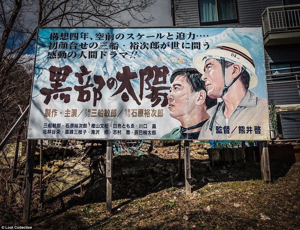 Một tấm banner cũ kĩ cổ vũ cho ngành công nghiệp khai thác than còn sót lại, gợi nhắc về quá khứ huy hoàng của thành phố từng là thủ phủ than đá này (Ảnh: Brett Patman)