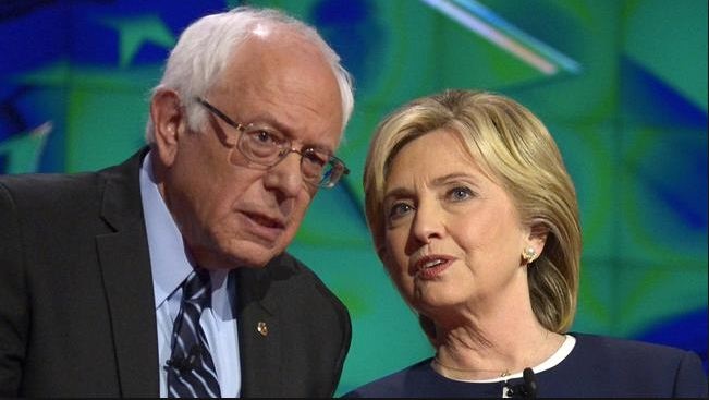 Thượng nghị sĩ Bernie Sanders (trái) và cựu Ngoại trưởng Mỹ Hillary Clinton (Ảnh: EPA)