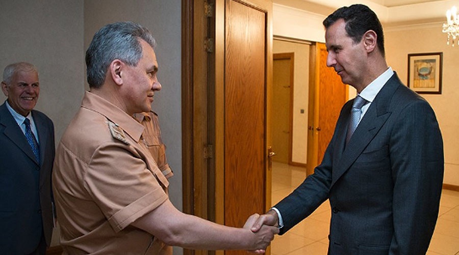 Bộ trưởng Quốc phòng Nga Sergei Shoigu và Tổng thống Syria Bashar al-Assad (phải). (Nguồn: RT)