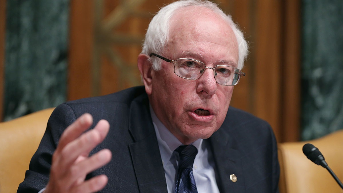 Thượng nghị sĩ Sanders sẽ bỏ phiếu cho bà Clinton - 1 Thượng nghị sĩ Bernie Sanders (Ảnh: Getty)