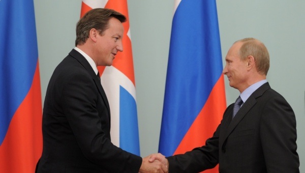 Vì sao Nga và Trung Quốc đều lo ngại nếu Anh rời EU? - 3 Tổng thống Nga Vladimir Putin (phải) và Thủ tướng Anh David Cameron (Ảnh: RIA Novosti)