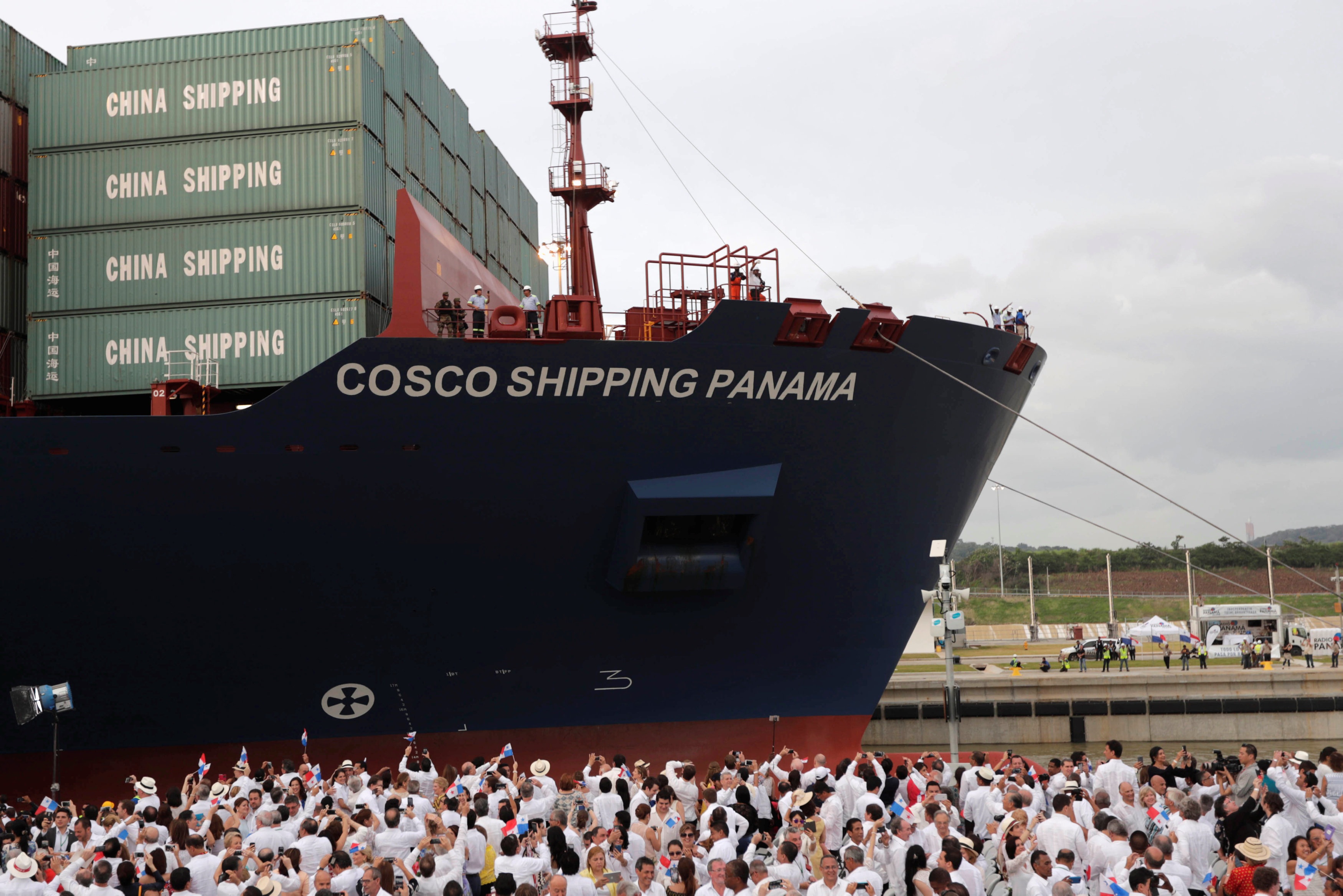 Ông Oscar Bazan, Phó Chủ tịch cơ quan quản lý kênh đào Panama, khẳng định: “Kênh đào Panama mở rộng sẽ đóng một vai trò quan trọng không chỉ về hàng hải mà cho cả thương mại toàn cầu. Khách hàng sẽ được hưởng lợi vì tiết kiệm được cả thời gian và chi phí do đoạn đường di chuyển đã được rút ngắn nhờ có kênh đào” (Ảnh: Reuters)