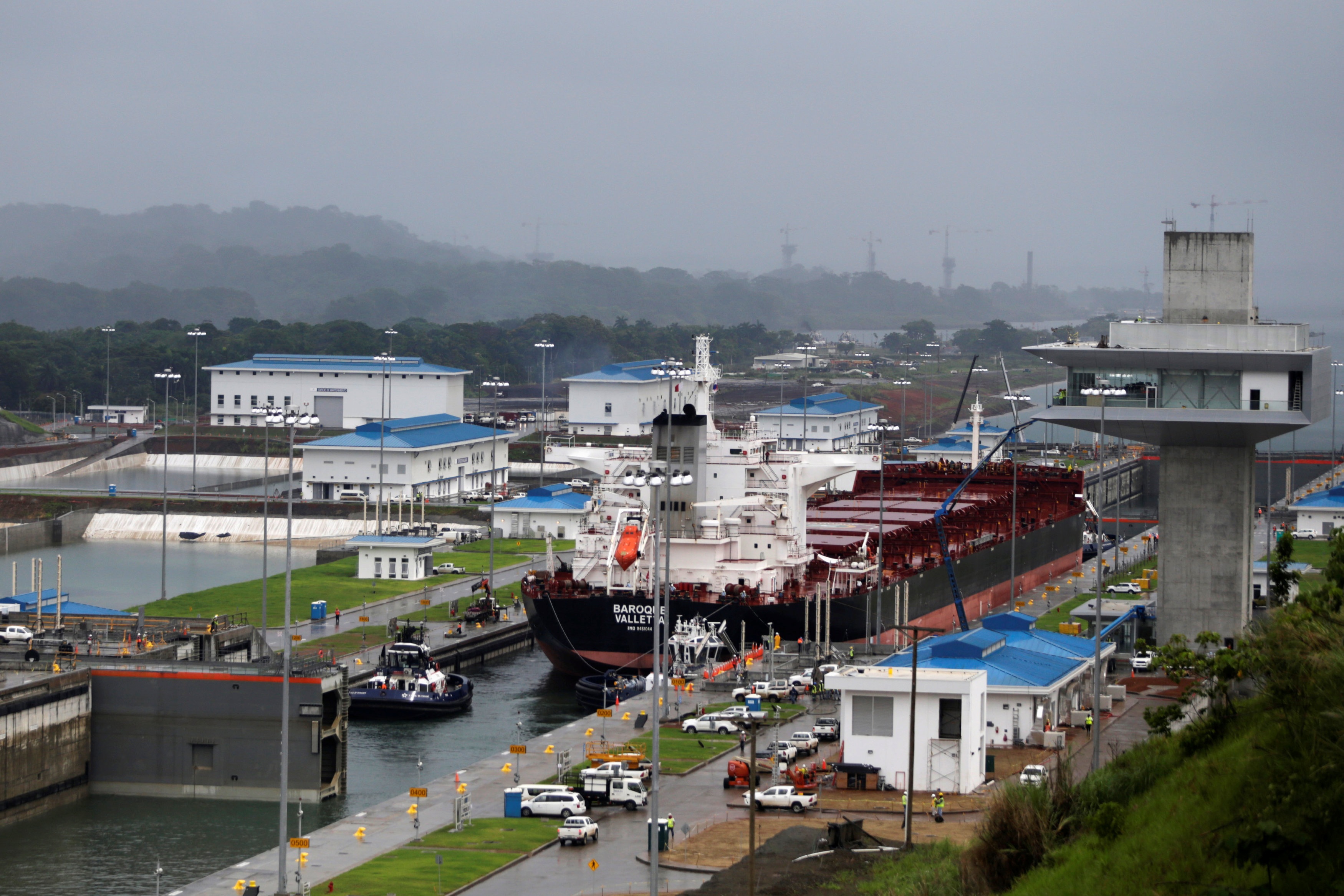 Mục tiêu của dự án là nhằm tăng gấp đôi công suất lưu lượng tàu bè qua lại để phục vụ cho các tuyến giao thương trên toàn thế giới. Ước tính, sau khi được mở rộng, công suất trung chuyển qua kênh đào Panama sẽ được tăng lên 600 triệu tấn hàng hóa mỗi năm, tương đương 12% khối lượng hàng hóa thương mại thế giới (Ảnh: Reuters)
