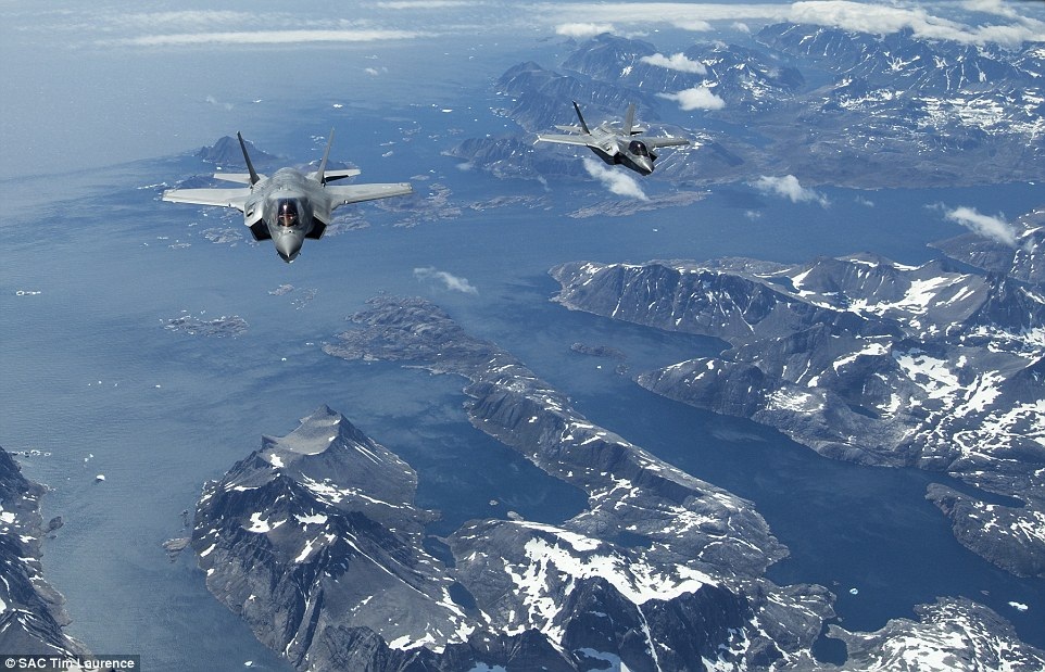 “Tia chớp” F-35 lần đầu tung cánh trên bầu trời Anh - 2 Phi đội máy bay chiến đấu của Anh và Mỹ dự kiến sẽ có mặt ở Anh để tham gia cuộc triển lãm hàng không quốc tế Farnborough và Royal International Air Tattoo tại đây