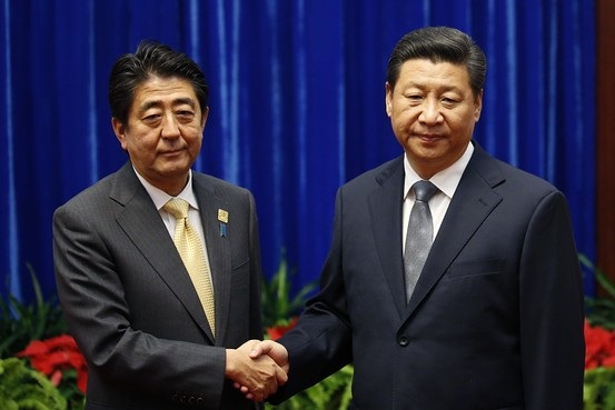 Những khoảnh khắc bắt tay lúng túng của lãnh đạo các nước - 6 (Ảnh: Getty)
