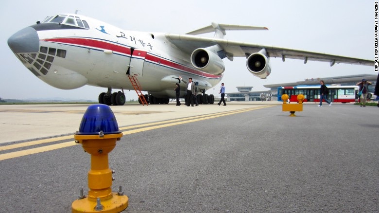 Trải nghiệm đặc biệt trên máy bay chở khách đời cũ của Triều Tiên - 17 Đây là chiếc Ilyushin Il-76, loại máy bay vận tải hạng nặng, được sản xuất từ cách đây gần 30 năm, cũng là một trong số những chiếc cuối cùng được sản xuất và còn được sử dụng cho tới tận bây giờ tại Triều Tiên.