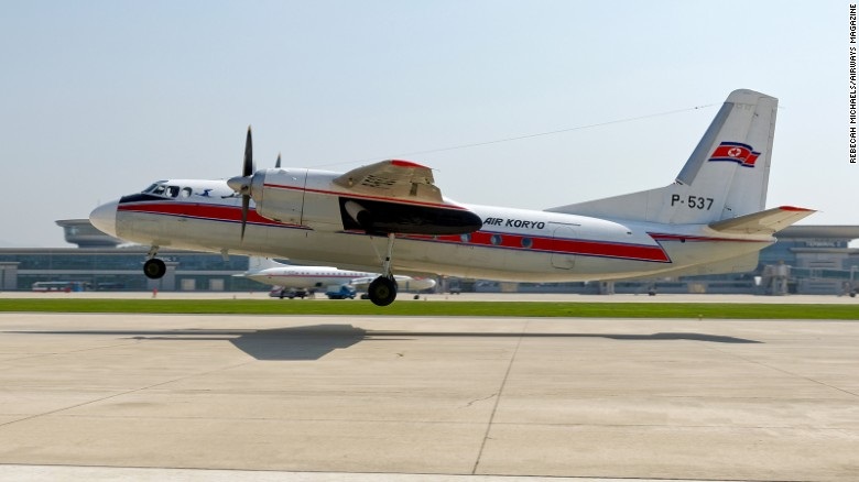 Trải nghiệm đặc biệt trên máy bay chở khách đời cũ của Triều Tiên - 14 Máy bay Antonov An-24 của Triều Tiên đang trên đà cất cánh. Dù đã 50 tuổi nhưng máy bay này cất cánh khá êm ái và nhẹ nhàng.