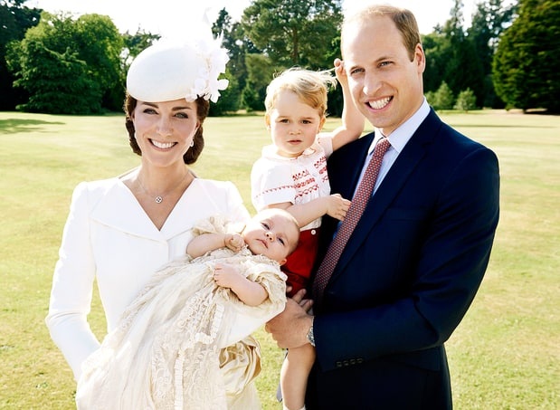 Hạnh phúc viên mãn của Hoàng tử William và Công nương Kate - 12 Bức ảnh chụp gia đình 4 thành viên của Hoàng tử William và Công nương Kate. Lúc này, Hoàng tử George gần 2 tuổi còn Công chúa Charlotte vừa mới sinh (Ảnh: PA)