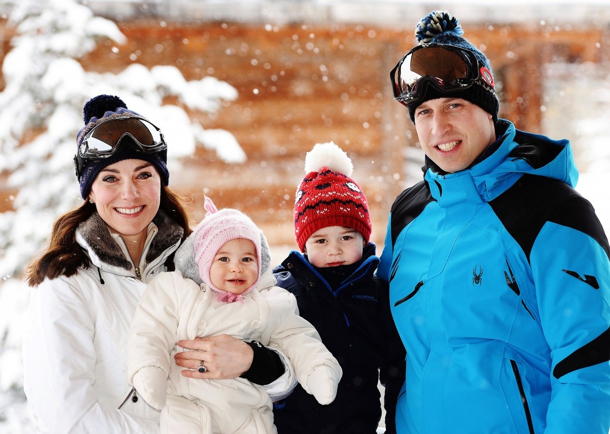 Hạnh phúc viên mãn của Hoàng tử William và Công nương Kate - 14 Hoàng tử William và Công nương Kate đã đưa hai con tới dãy Alps ở Pháp để tận hưởng chuyến du lịch trượt tuyết đầu tiên có đầy đủ 4 thành viên vào tháng 3 năm nay (Ảnh: PA)