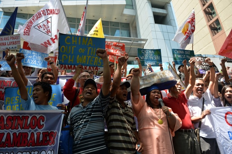 Người Philippines đổ ra đường ủng hộ phán quyết vụ kiện Biển Đông - 2 Người Philippines đổ ra đường ủng hộ phán quyết vụ kiện Biển Đông - 2