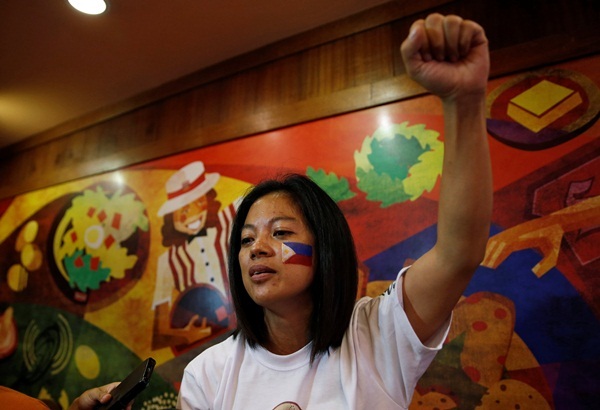 Người Philippines đổ ra đường ủng hộ phán quyết vụ kiện Biển Đông - 9
Phán quyết của tòa khẳng định Trung Quốc đã cản trở quyền của ngư dân Philippines tại bãi cạn Scarborough bằng cách ngăn cản họ tiếp cận khu vực này.