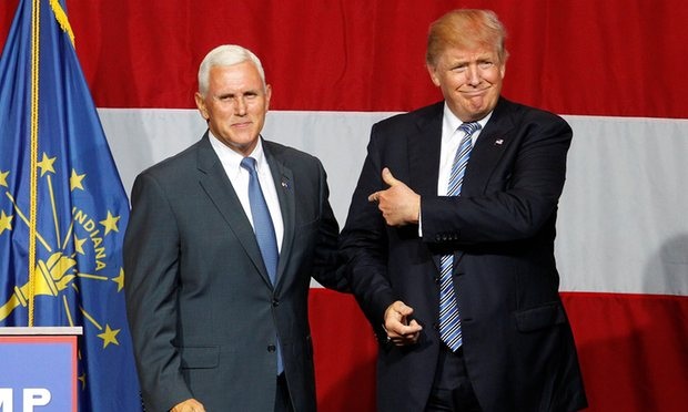 Tỷ phú Trump chính thức chọn Thống đốc Indiana làm “phó tướng” - 1 Ứng viên tổng thống đảng Cộng hòa Donald Trump (phải) và Thống đốc bang Indiana Mike Pence (Ảnh: Reuters)