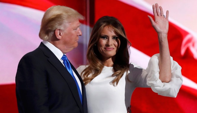Vợ tỷ phú Trump bị tố đạo bài phát biểu của Đệ nhất phu nhân Michelle - 2 Ứng viên tổng thống Donald Trump sánh đôi cùng vợ tại đại hội đảng Cộng hòa ngày 19/7 (Ảnh: Reuters)