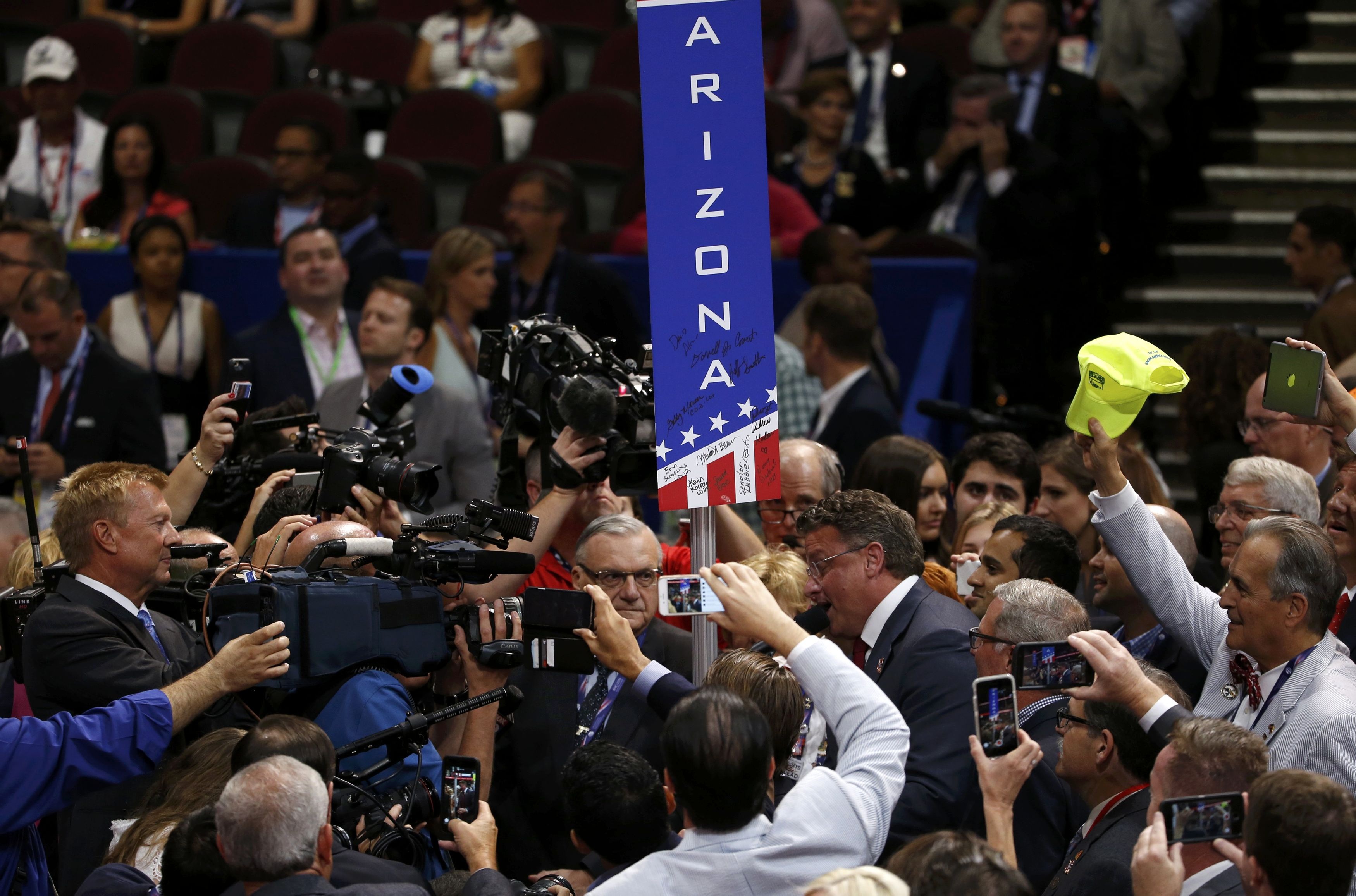 Đại biểu đoàn Arizona phát biểu trong ngày thứ hai đại hội của Đảng Cộng hòa.